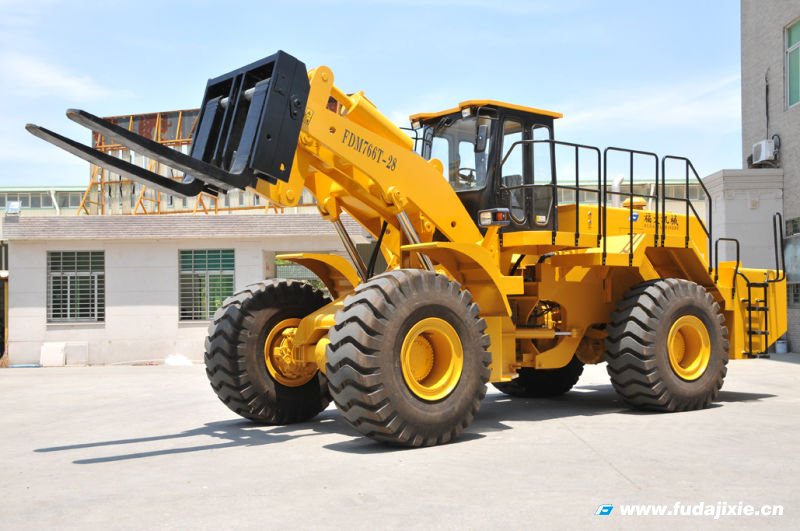 必赢在线28吨轮式叉装车通过福建省新产品新技术