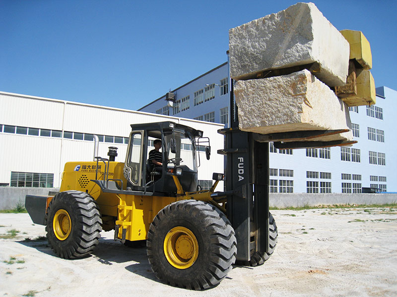 大型越野叉车（四轮驱动叉车）价格 — 必赢在线